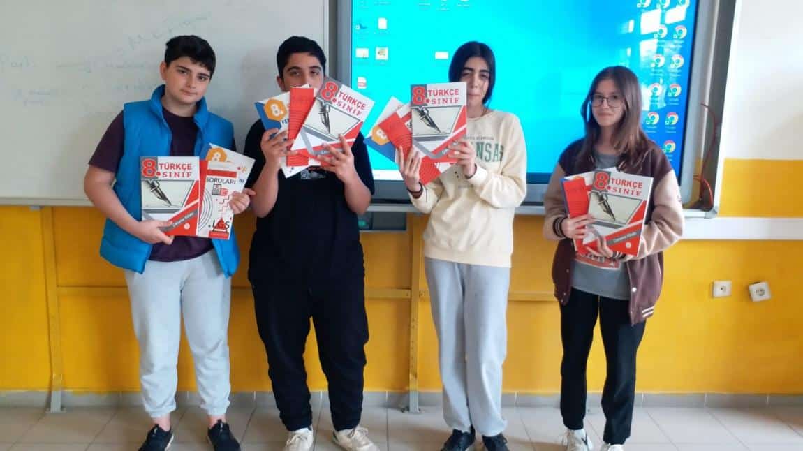 Milli Eğitim Bakanlığı'nın 8. Sınıf Öğrencilerimiz İçin Gönderdiği LGS Çalışma Kitapları Öğrencilerimize Dağıtılmıştır.